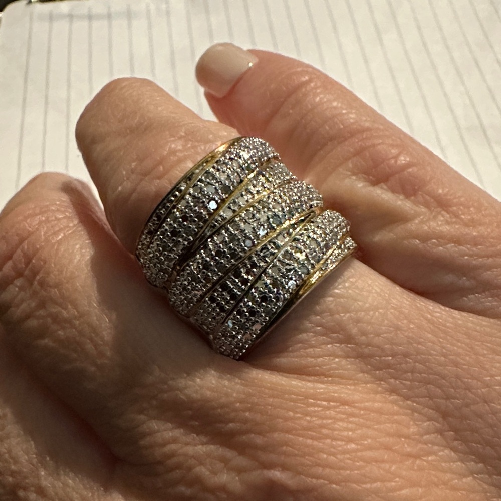 Elegant Gold and Silver Women's Ring